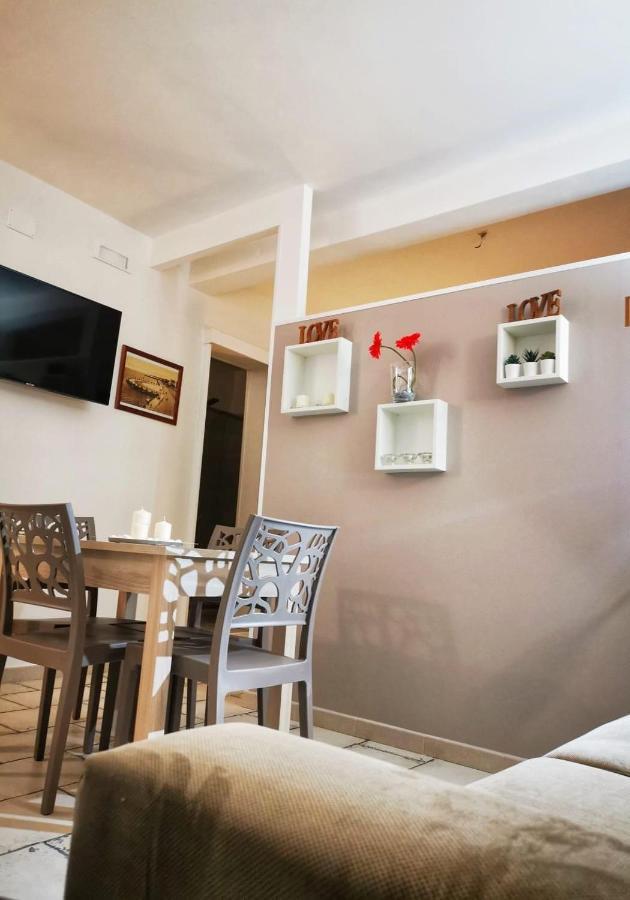 Pietra Bianca Appartment Барі Екстер'єр фото