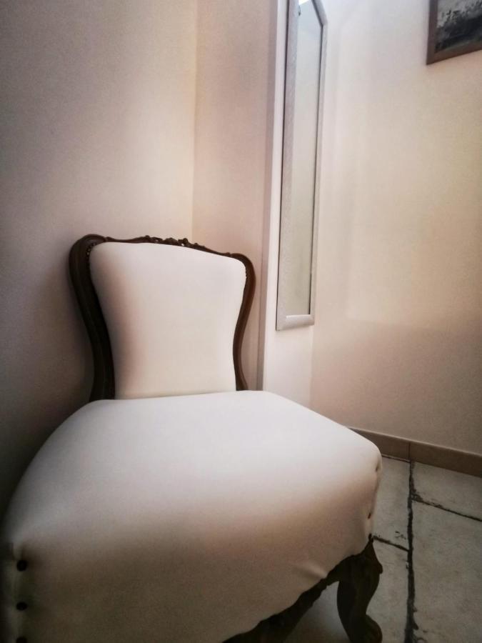 Pietra Bianca Appartment Барі Екстер'єр фото