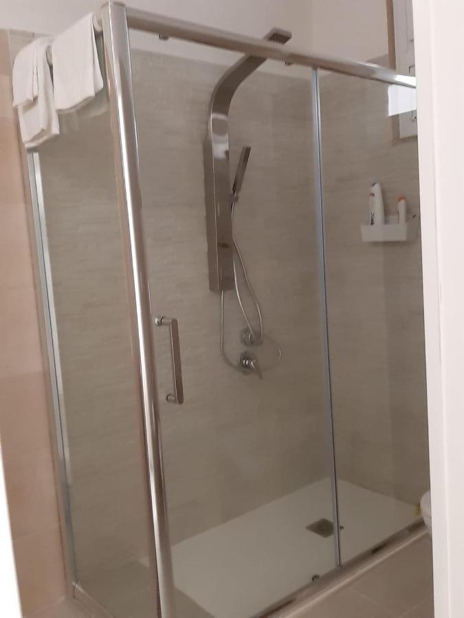 Pietra Bianca Appartment Барі Екстер'єр фото