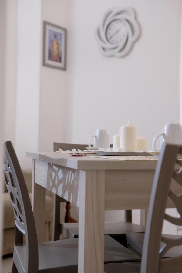 Pietra Bianca Appartment Барі Екстер'єр фото