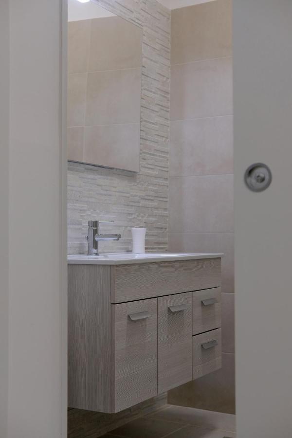 Pietra Bianca Appartment Барі Екстер'єр фото