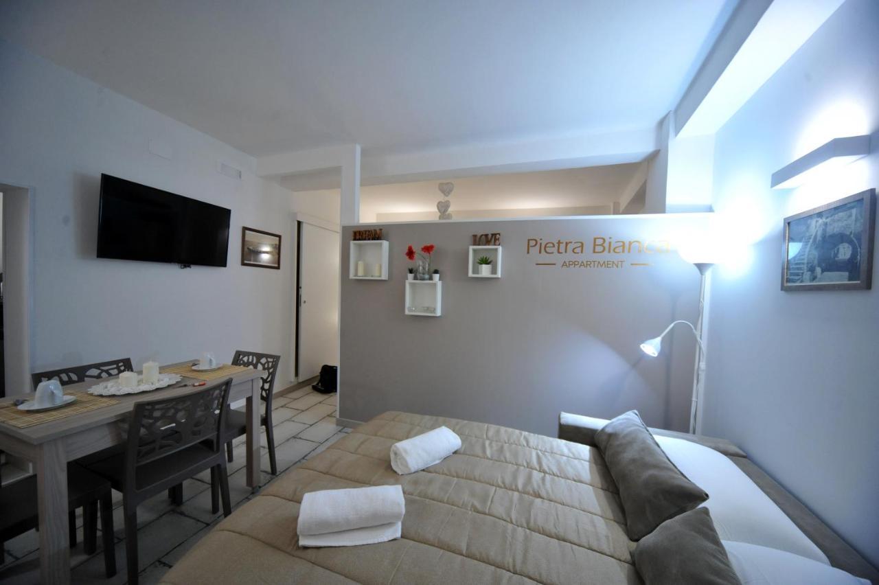Pietra Bianca Appartment Барі Екстер'єр фото