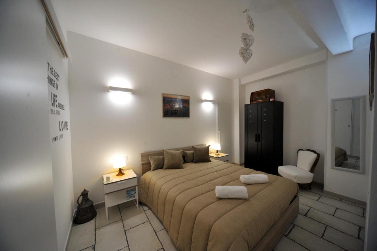 Pietra Bianca Appartment Барі Екстер'єр фото