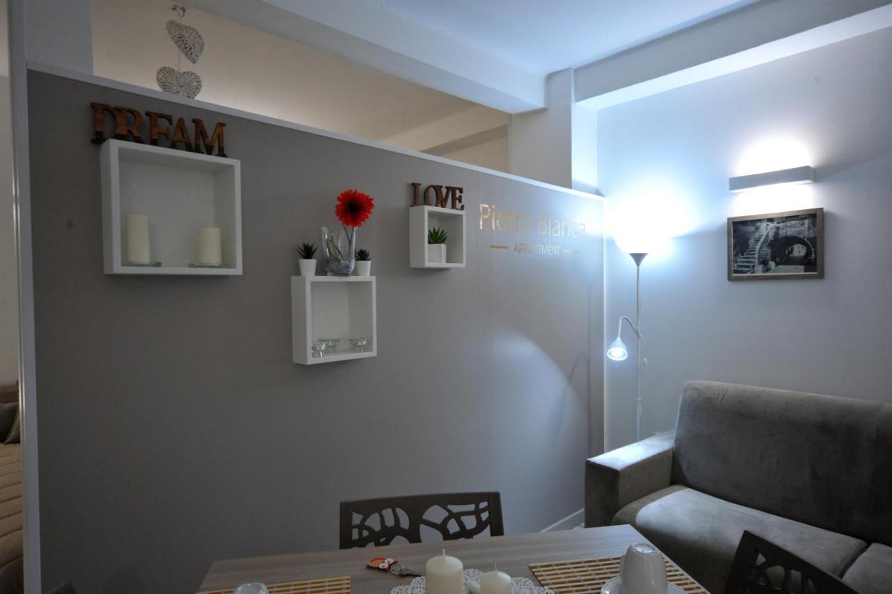 Pietra Bianca Appartment Барі Екстер'єр фото