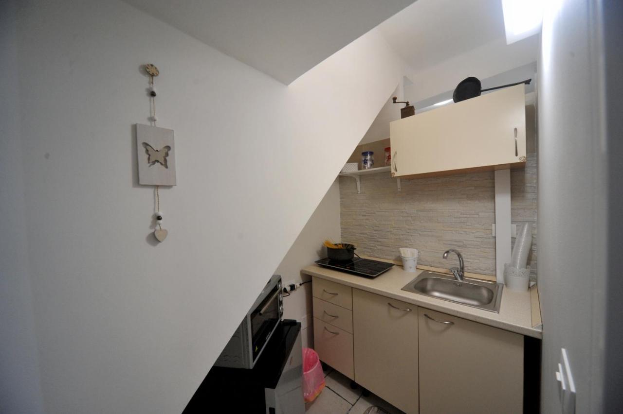 Pietra Bianca Appartment Барі Екстер'єр фото