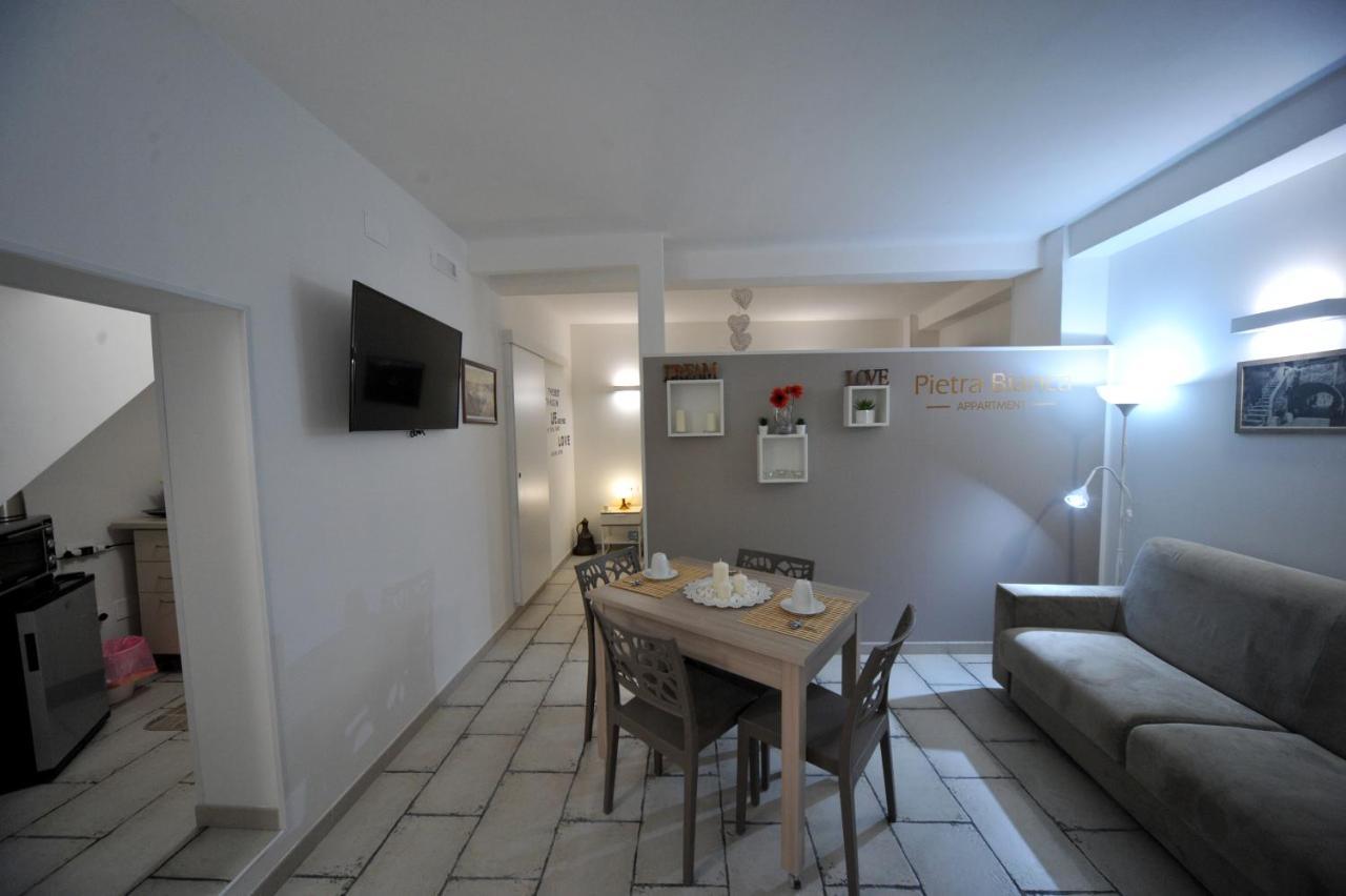 Pietra Bianca Appartment Барі Екстер'єр фото